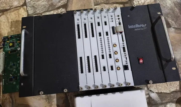 Central Telefônica Intelbras Impacta 140 R Completa + Placa E1 + Módulo Extra