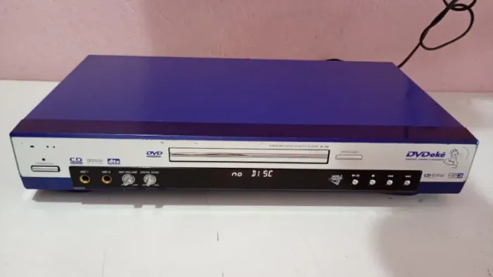 DVD karaoke CD player Gradiente K-35. Defeito: sem o cabo flat da unidade ótica.