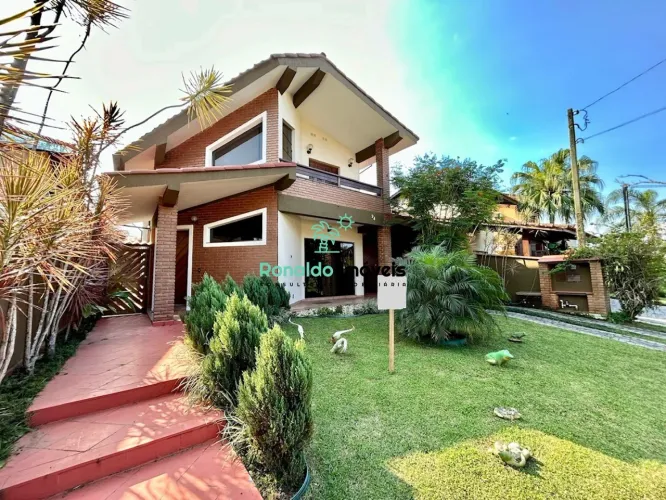 Linda Casa em Condomínio Fechado 2 Dorm (2 suítes) - Centro de Bertioga !