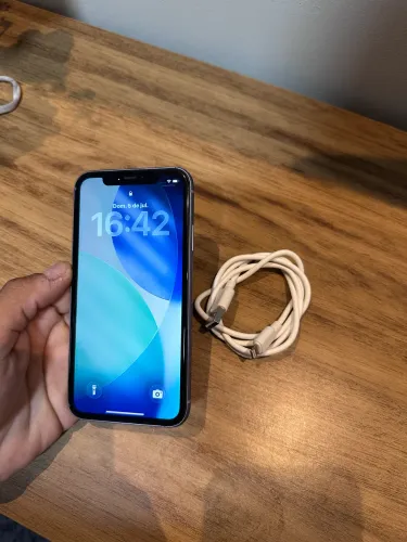 iPhone 11 / 64 gb 