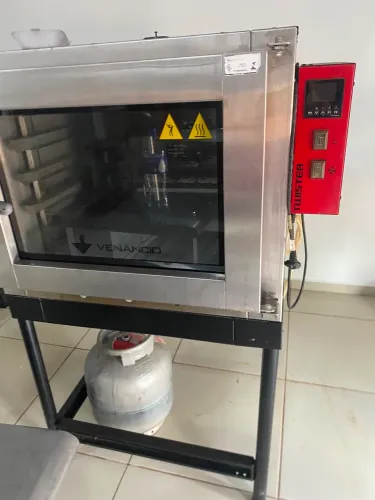 Forno Venâncio Twister a Gás Para 5 Esteira 127V FVT5G semi novo
