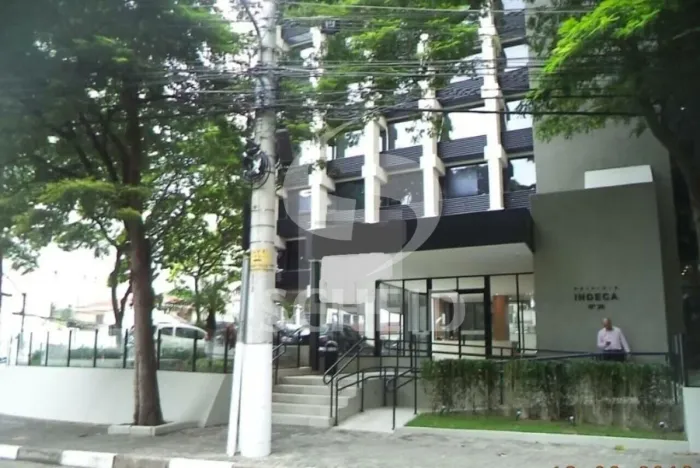 Conjunto comercial com 397,31m2, sendo 2 conjs.. Em excelente localização em prédio no Bro