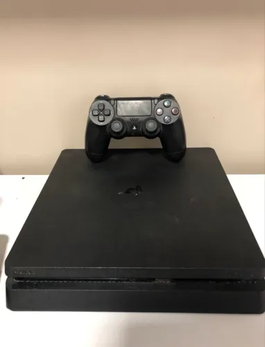 Ps4 1Tb com dois jogos