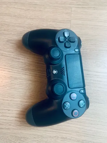 CONTROLE DE VIDEOGAME PS4 SEMI-NOVO