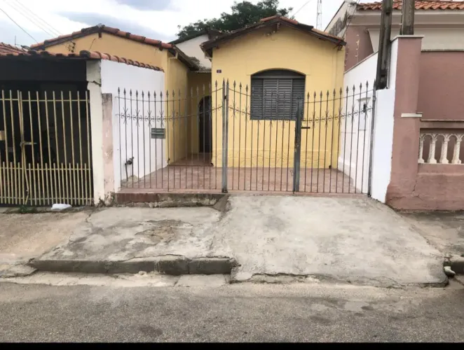 Vende - Casa na Vila Assis, 2 dormitórios com amplo quintal