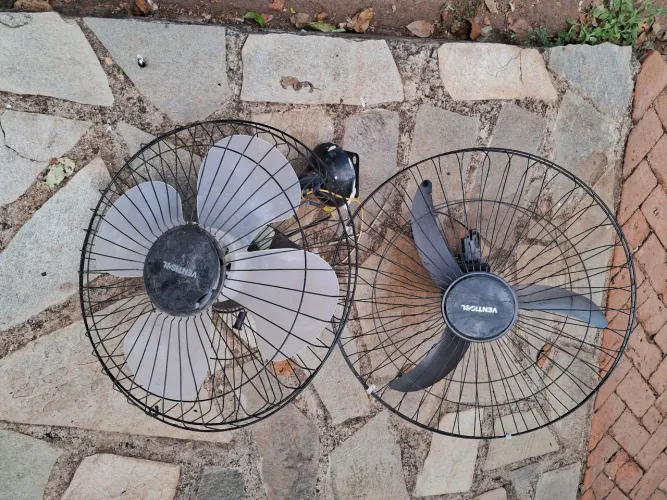 Vendo 2 ventiladores funcionando R$299