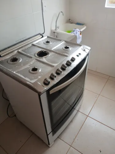 Vendo fogão elerolux, 5 bocas, elétrico, funcionando perfeitamente