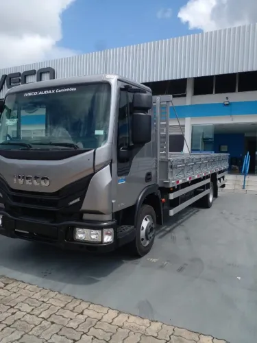 Caminhão Iveco Tector 9 190 Com Carroceria