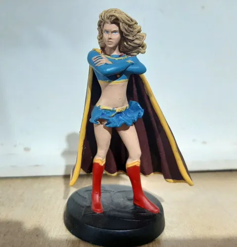 Supergirl miniatura, Eaglemoss, Dc comics. Usado em excelente estado.