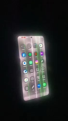 Vendo S21 cheio de linhas,  mas pega filé ou pra retirada de peças 