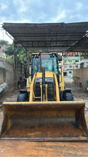 Locações de máquinas e caminhões 