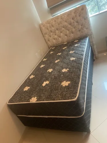 Cama solteiro completa colchão e cabeceira capitone