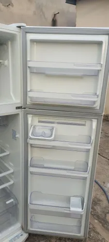 Vendo geladeira Electrolux 382 litros