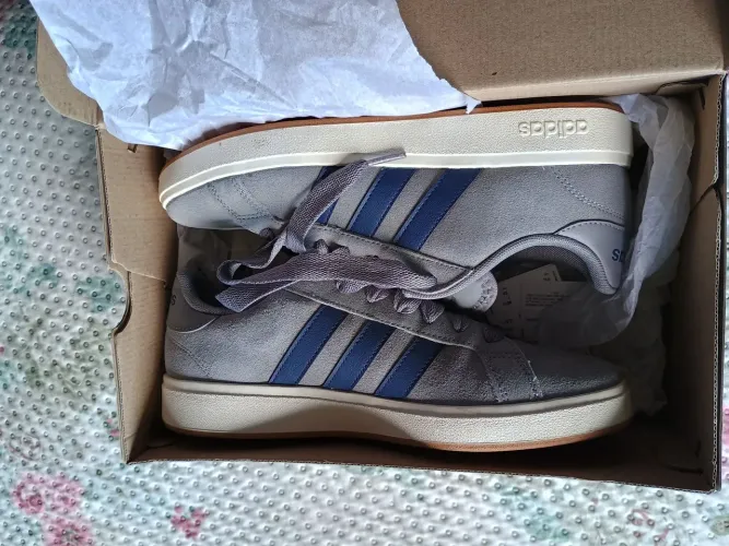 Tênis Adidas 