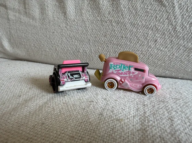 Carrinho Hot Wheels lote com os 2
