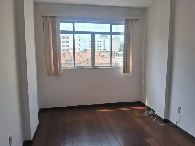 Imóvel para aluguel tem 70 metros quadrados com 2 quartos em Centro - Macaé - RJ