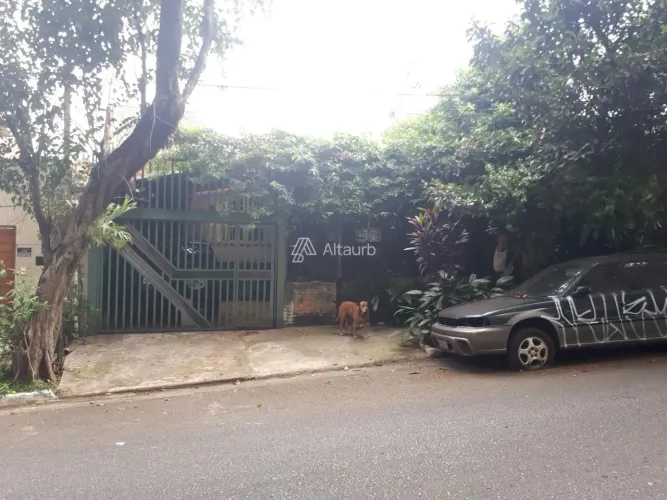 Casa sobrado bem localizada no Brooklin  SP, próxima à estação Borba Gato