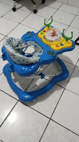 Andador Musical Megaluxo Infantil Azul - Ju OBS FALTA 1 RODINHA.mbo Baby