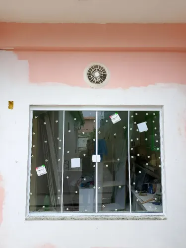 Porta, box de banheiro e muito Ms..