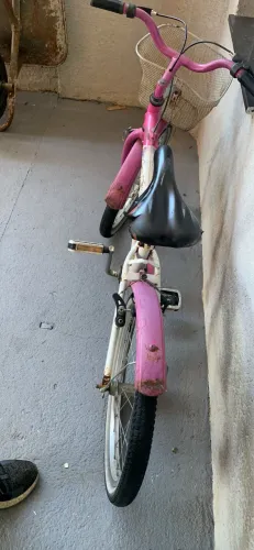 Bike infantil rosa com cestinha