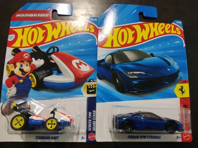 Hot Wheels Ferrari SF90 Stradale + Mario Kart Standard Kart
