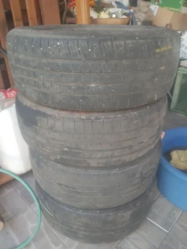 Vendo pneus aro 16 205 / 55