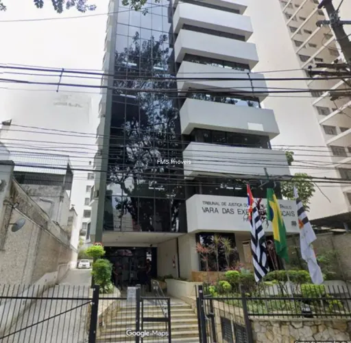 Prédio comercial com 1.989m² na Liberdade