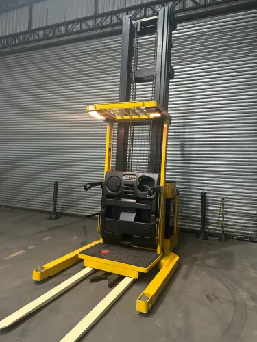 Empilhadeira selecionadora Hyster-Yale SS030