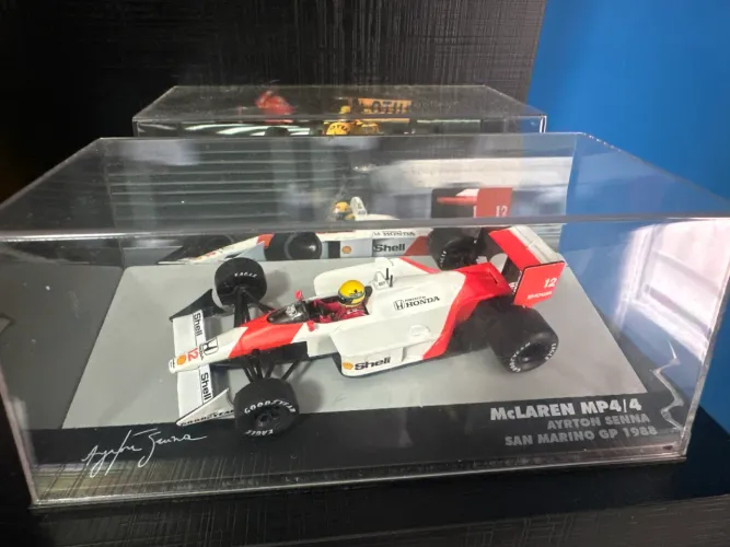 Miniatura MCLAREN MP4 AYRTON SENNA