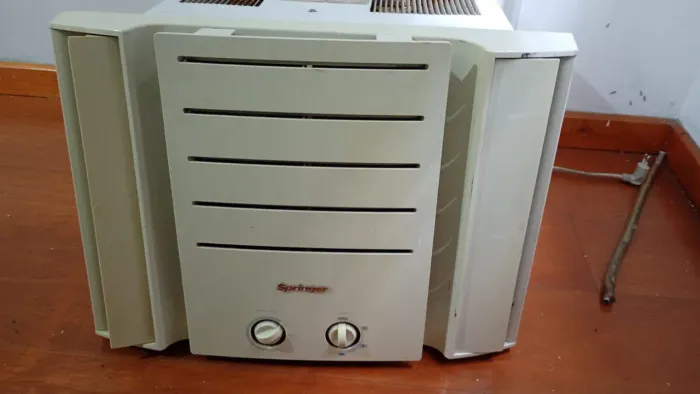 Ar condicionado de janela 7500 BTUs Sprinter muito bem cuidado