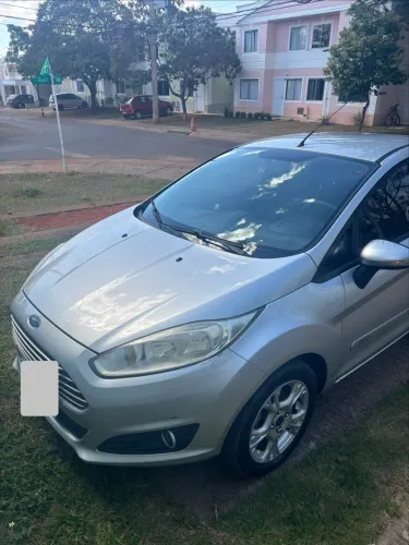 Ford Fiesta 1.6 16V Flex Aut. 5P 2015