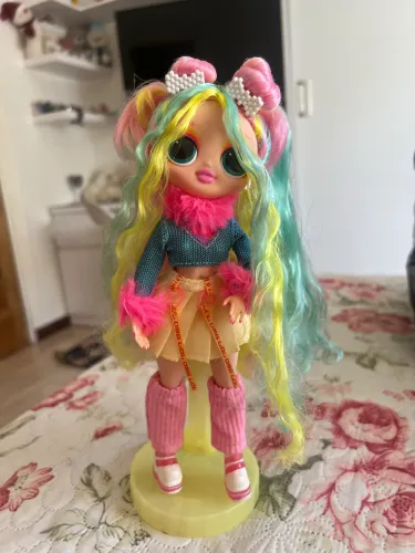 boneca autêntica L.O.L. Surprise! OMG Sunshine Makeover Bubblegum DJ