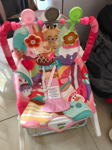 Cadeirinha de bebê com balanço