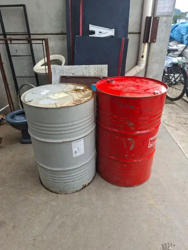 Tambor industrial, com tampo e lacre, 4 unidades disponíveis, 50 cada um