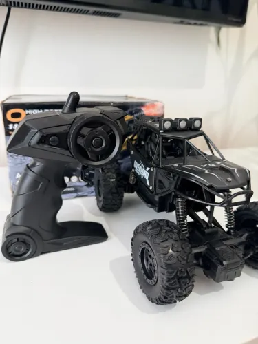 CARRO DE CONTROLE REMOTO COM EFEITO FUMAÇA OFF ROAD