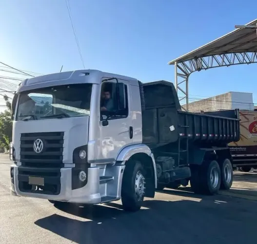 Vw 24-250 6x2 ano 2011