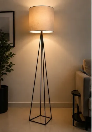 Luminária pirâmide nova