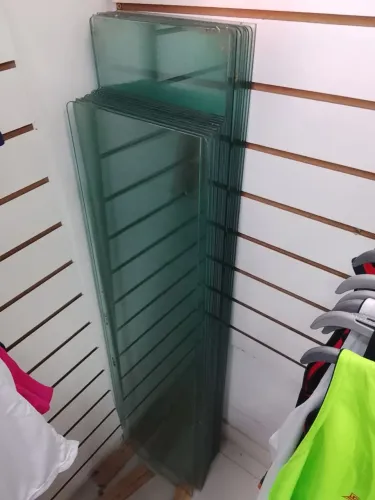 Vendo prateleira de vidro 