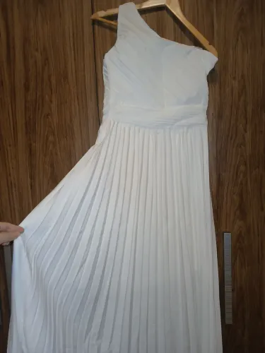 Vestido plissado de noiva, casamento ou batizado.