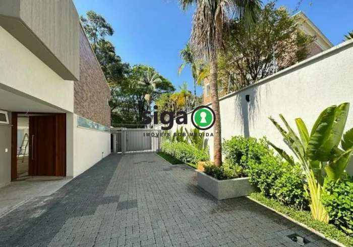 Casa em Condomínio Fechado à venda no Alto da Boa Vista com 3 Suítes e 3 Vagas - São Paulo