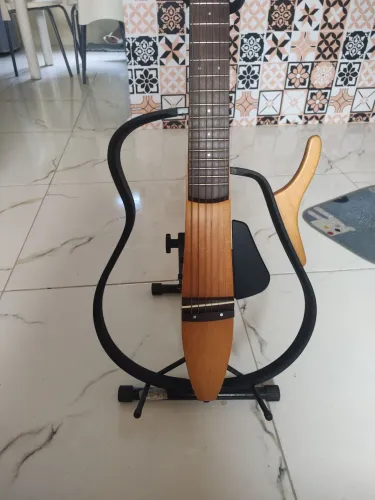 VIOLAO YAMAHA SILENT  CORDAS DE AÇO, ESTADO DE NOVO.
