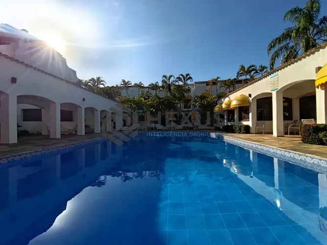 Apartamento reformado frente mar com varanda e lazer na região do Tortugas na Enseada, Gua