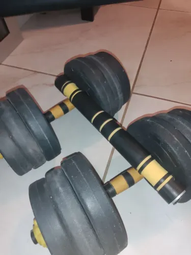 Kit musculação barra reta + halters 20 kg