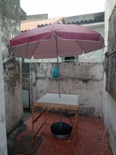 Bancada pra camelô com guarda sol,$250/Padre Miguel
