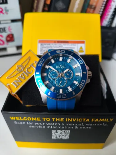 O relógio é um Invicta Pro Diver, modelo 28003 muito top e único.