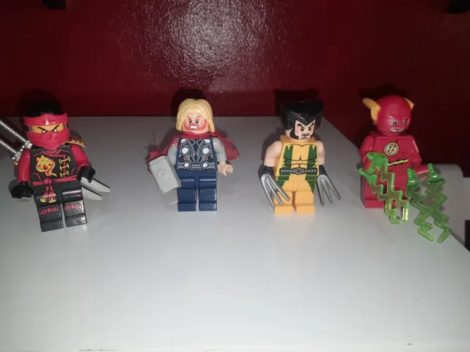 4 BONECOS DE LEGO INCRÍVEIS