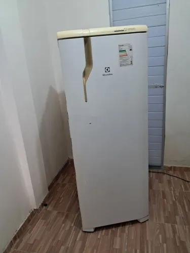 Vende-se geladeira