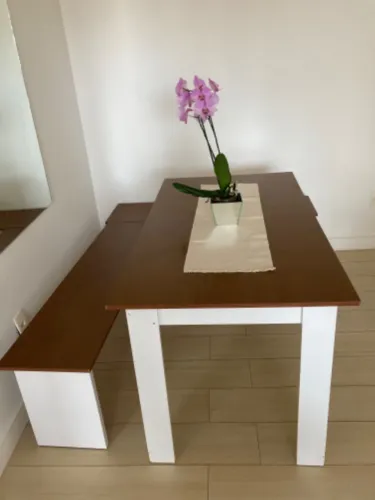 Mesa com bancos em msg