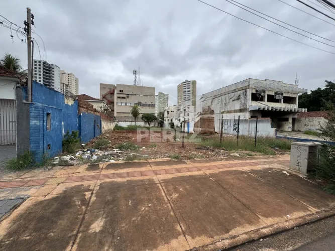 Terreno localizado no Centro