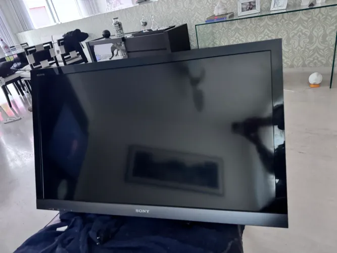 Vendo televisão Sony bravia 40?